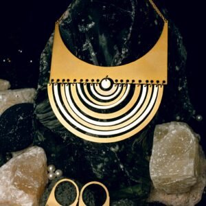 Isida-Menat (ee-SEE-dah meh-NAHT)